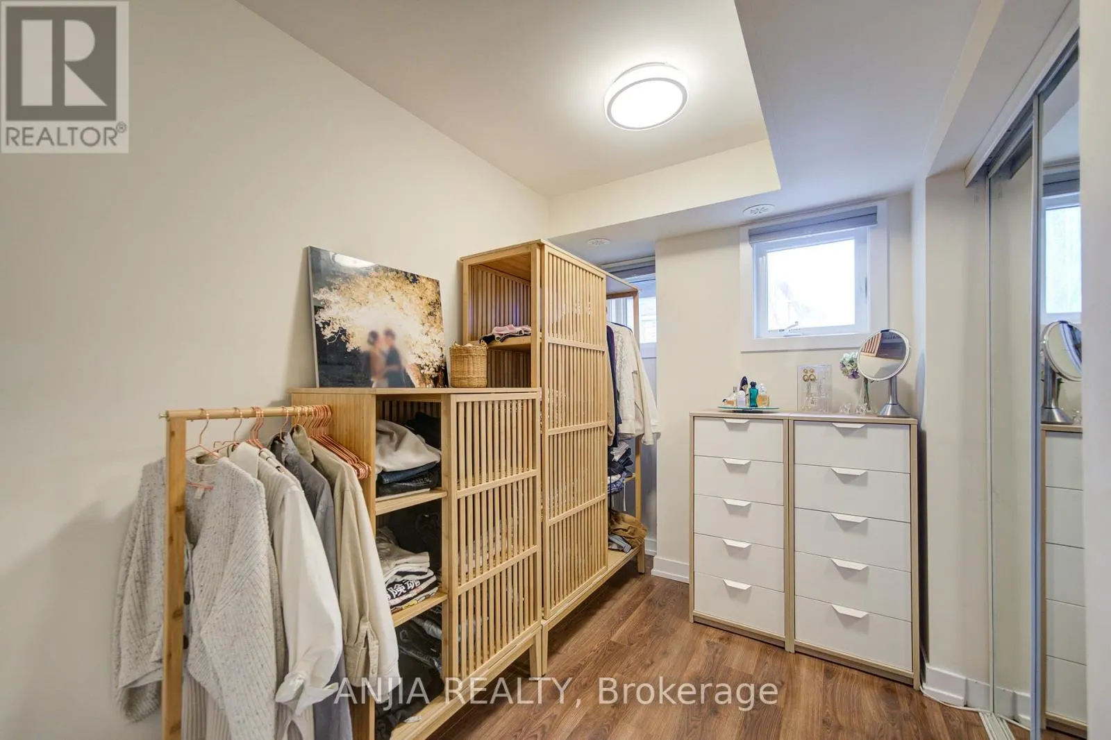 1205 - 11 DUNSHEATH WAY