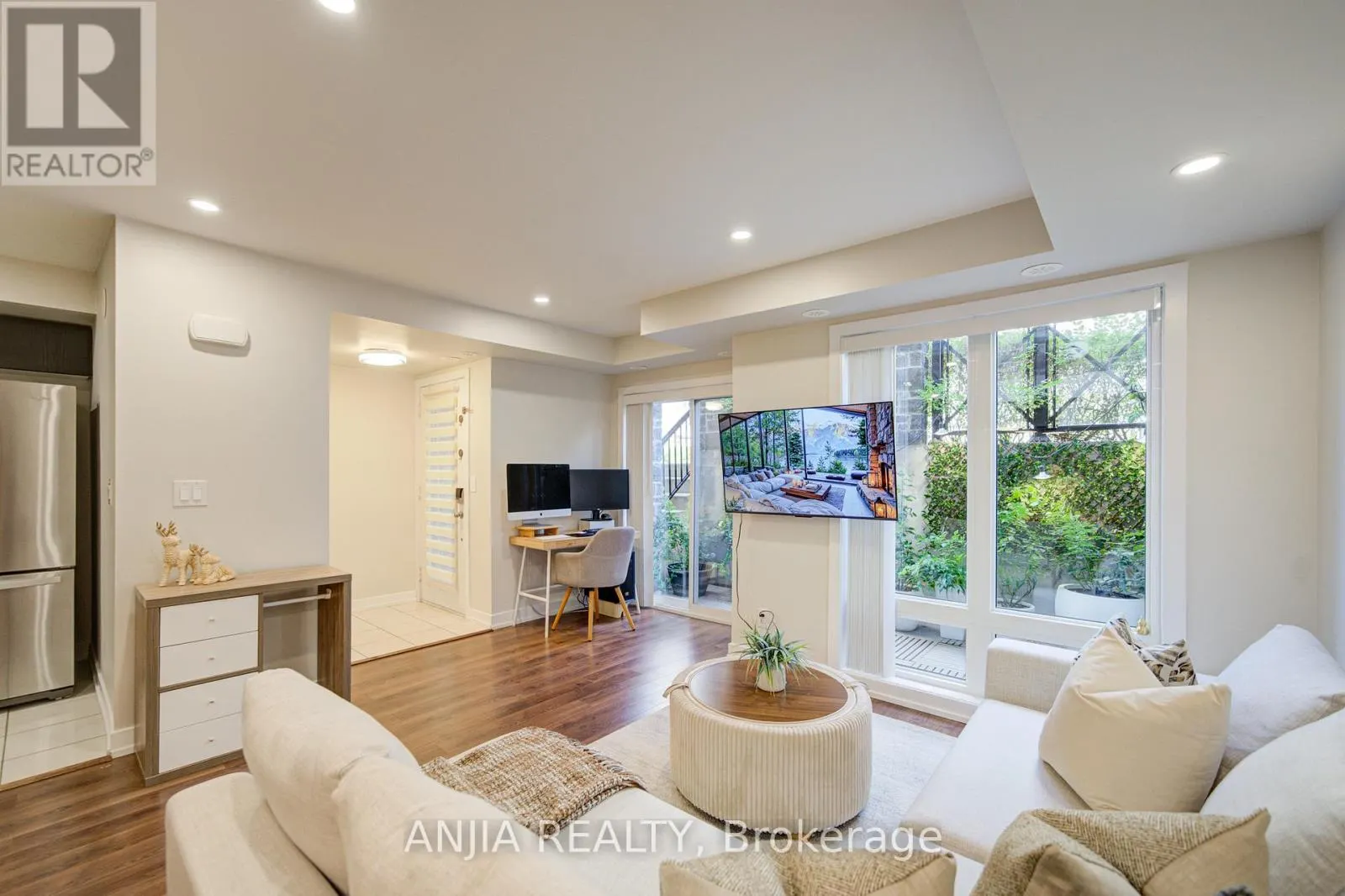 1205 - 11 DUNSHEATH WAY