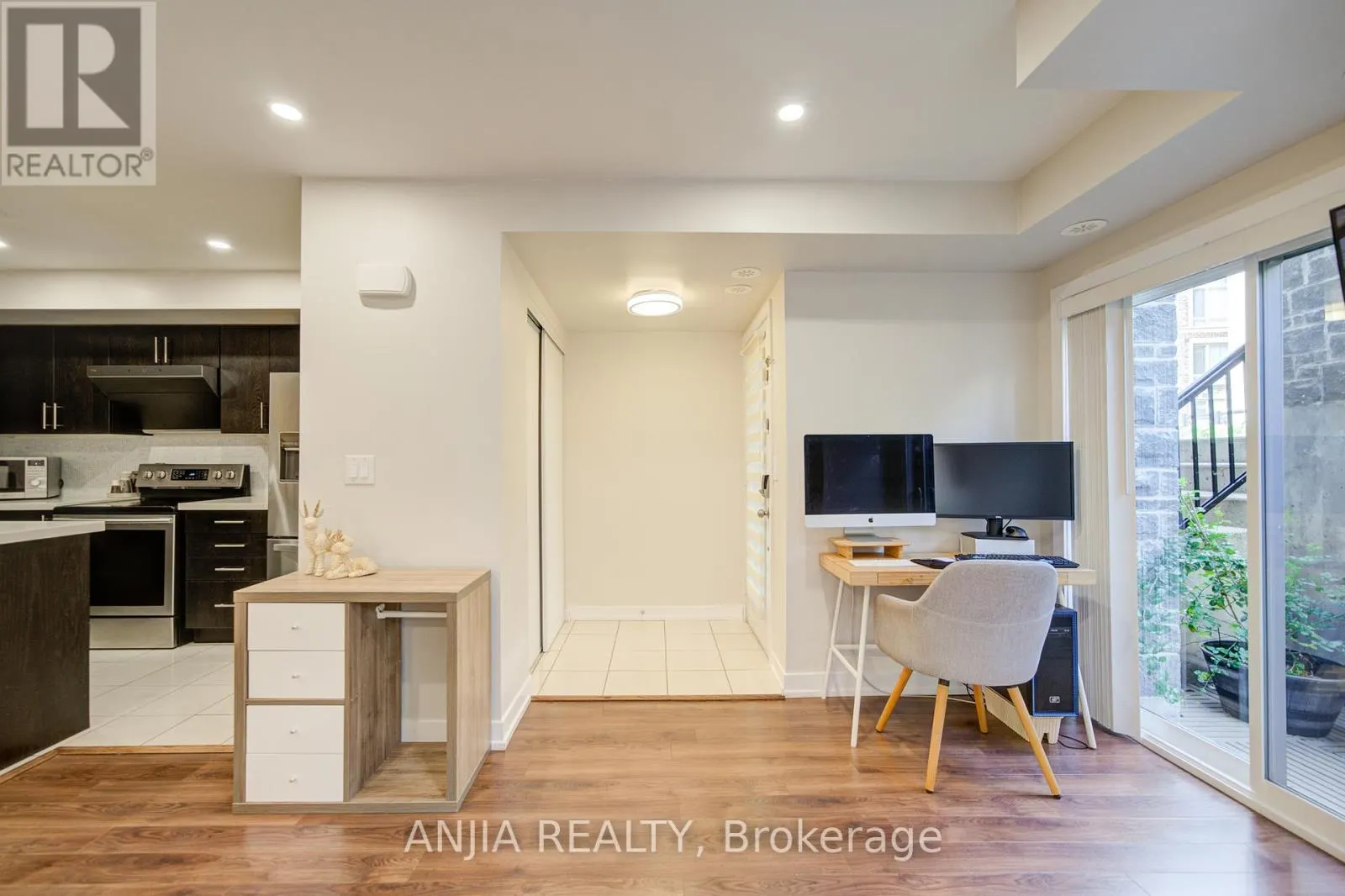 1205 - 11 DUNSHEATH WAY