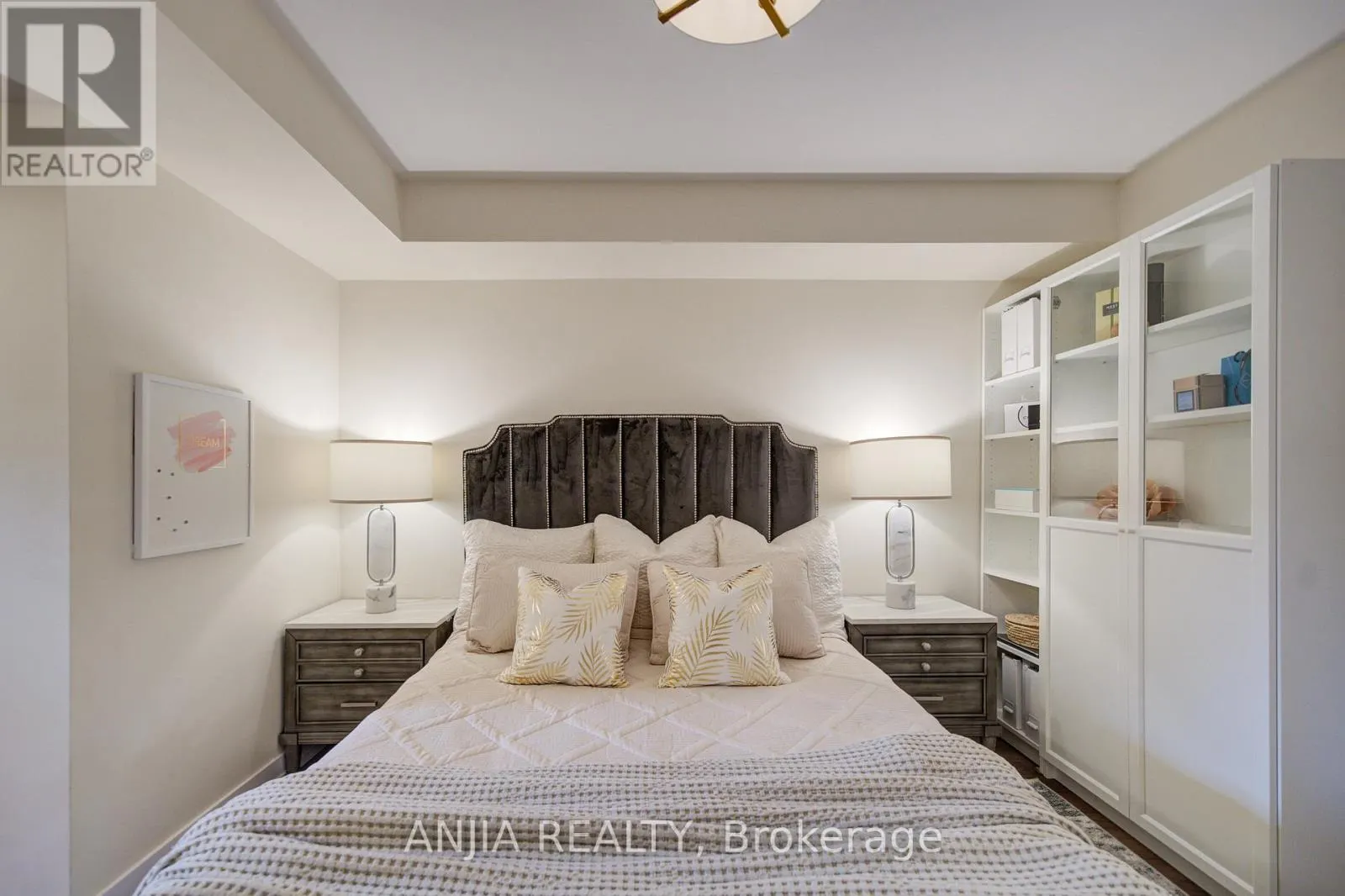 1205 - 11 DUNSHEATH WAY