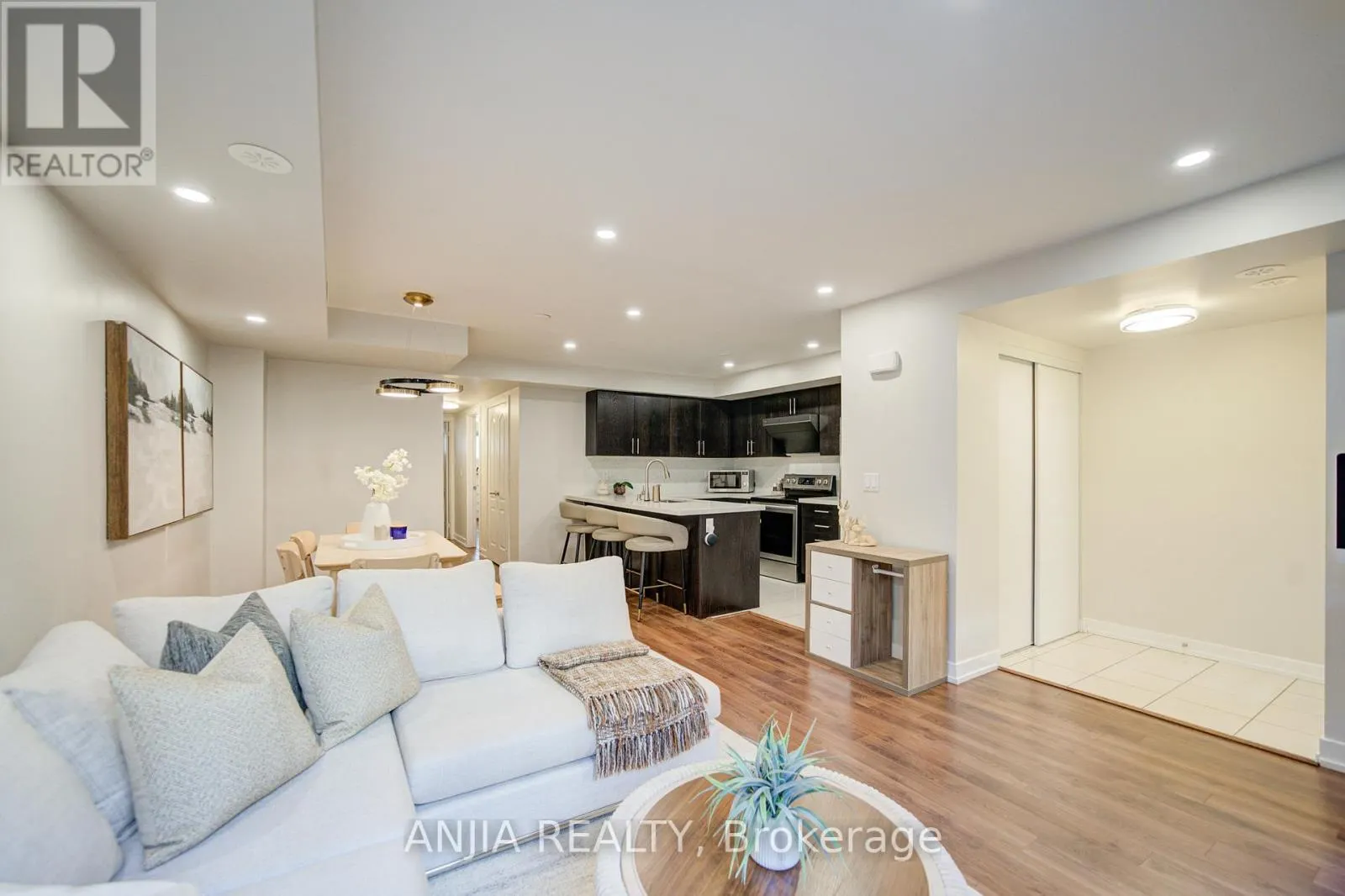 1205 - 11 DUNSHEATH WAY