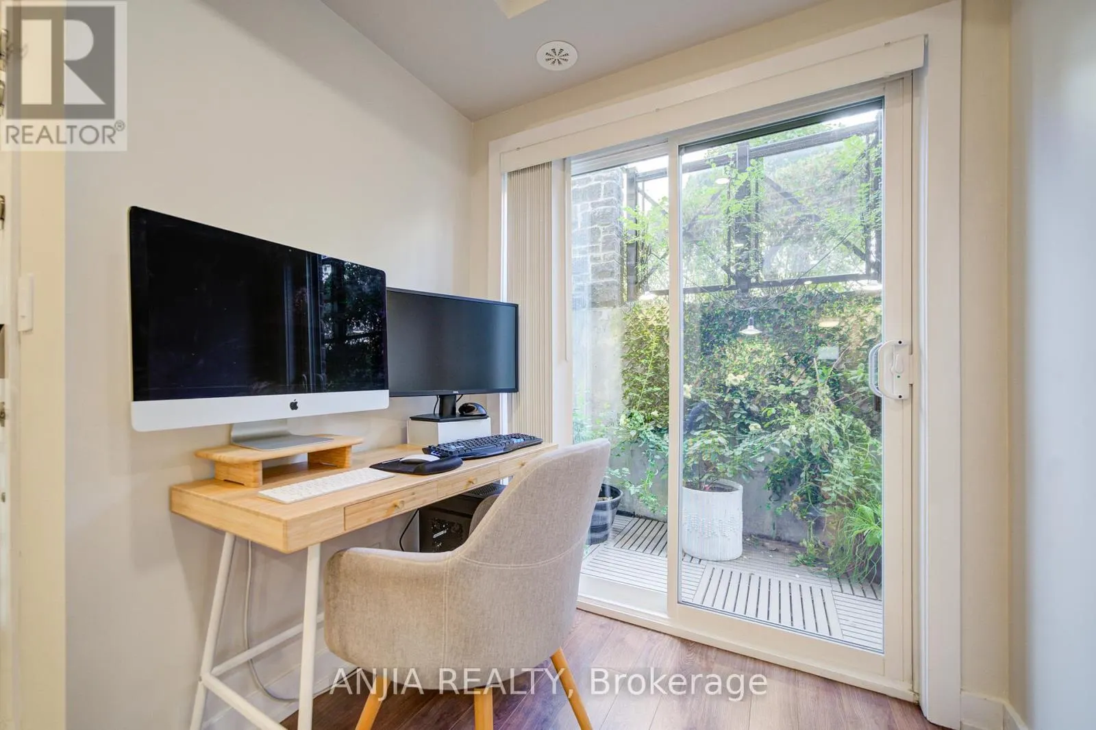 1205 - 11 DUNSHEATH WAY