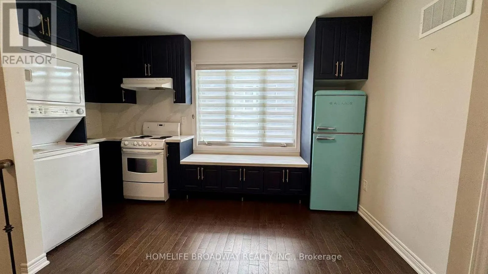 (COACH HOUSE) - 550 WHITES HILL AVENUE