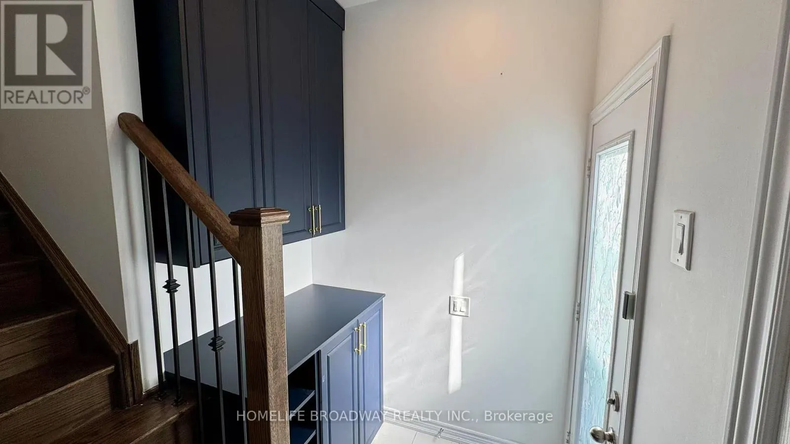 (COACH HOUSE) - 550 WHITES HILL AVENUE