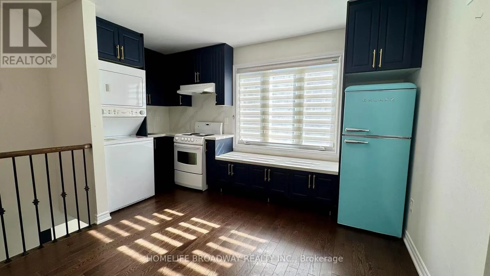 (COACH HOUSE) - 550 WHITES HILL AVENUE