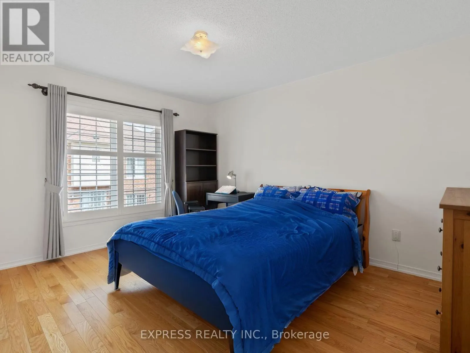 104 PRINCE CHARLES WAY