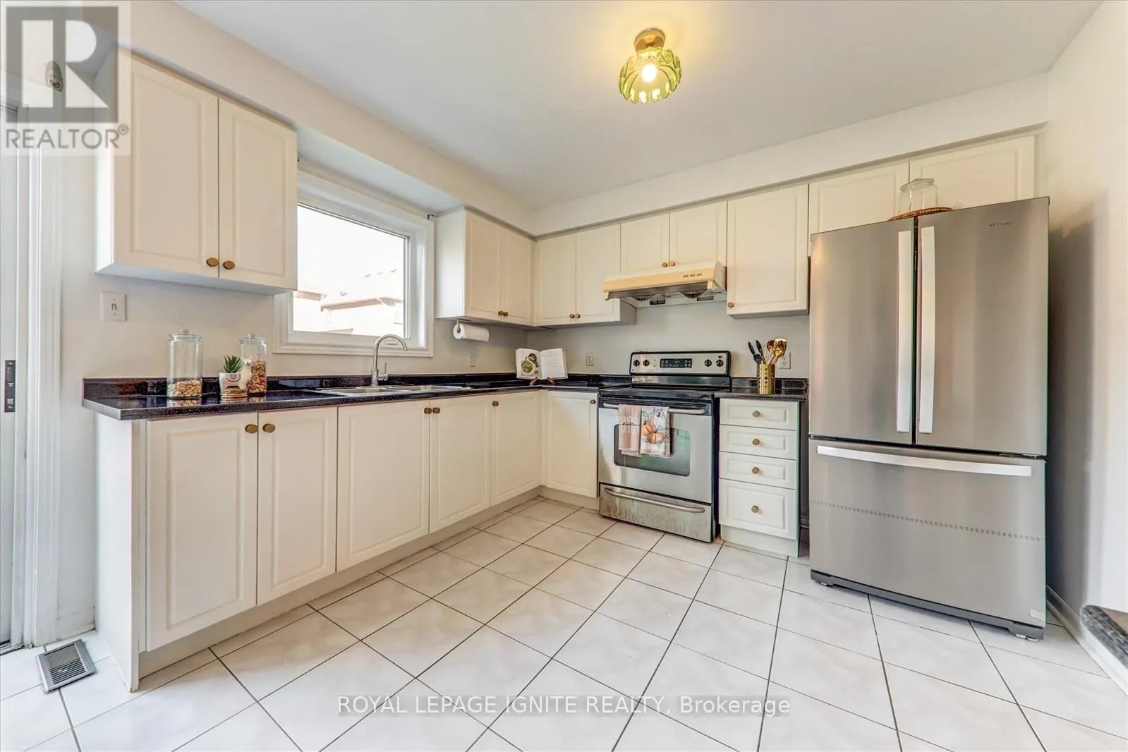 218 SOPHIA ROAD