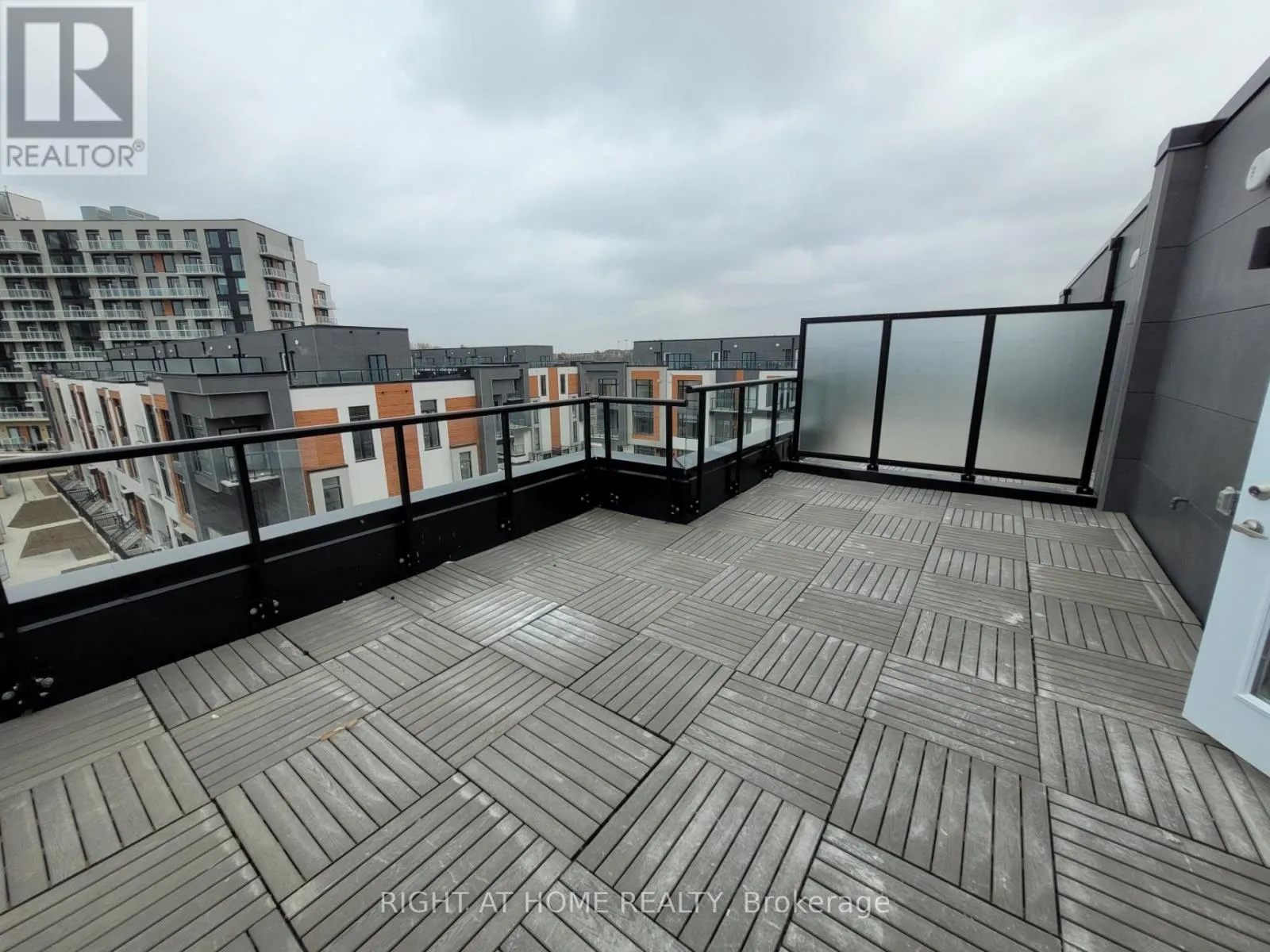 1407 - 15 DAVID EYER ROAD