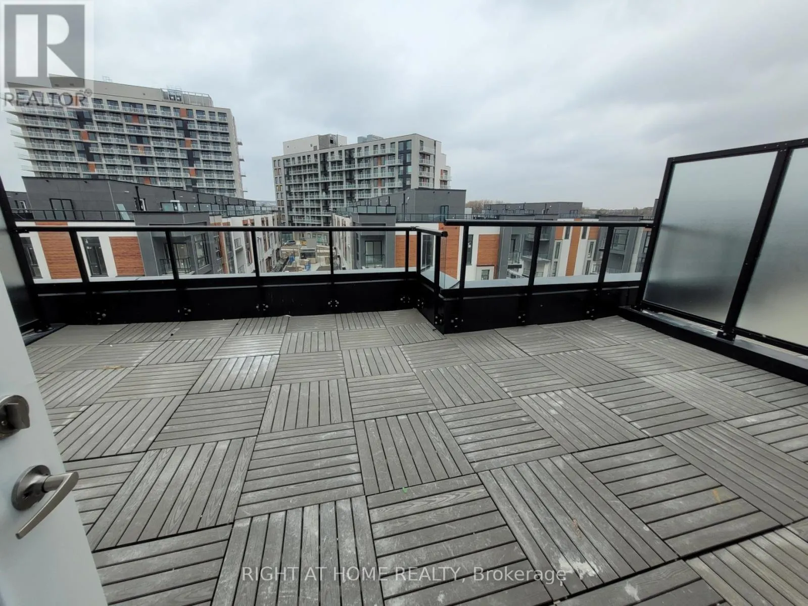 1407 - 15 DAVID EYER ROAD