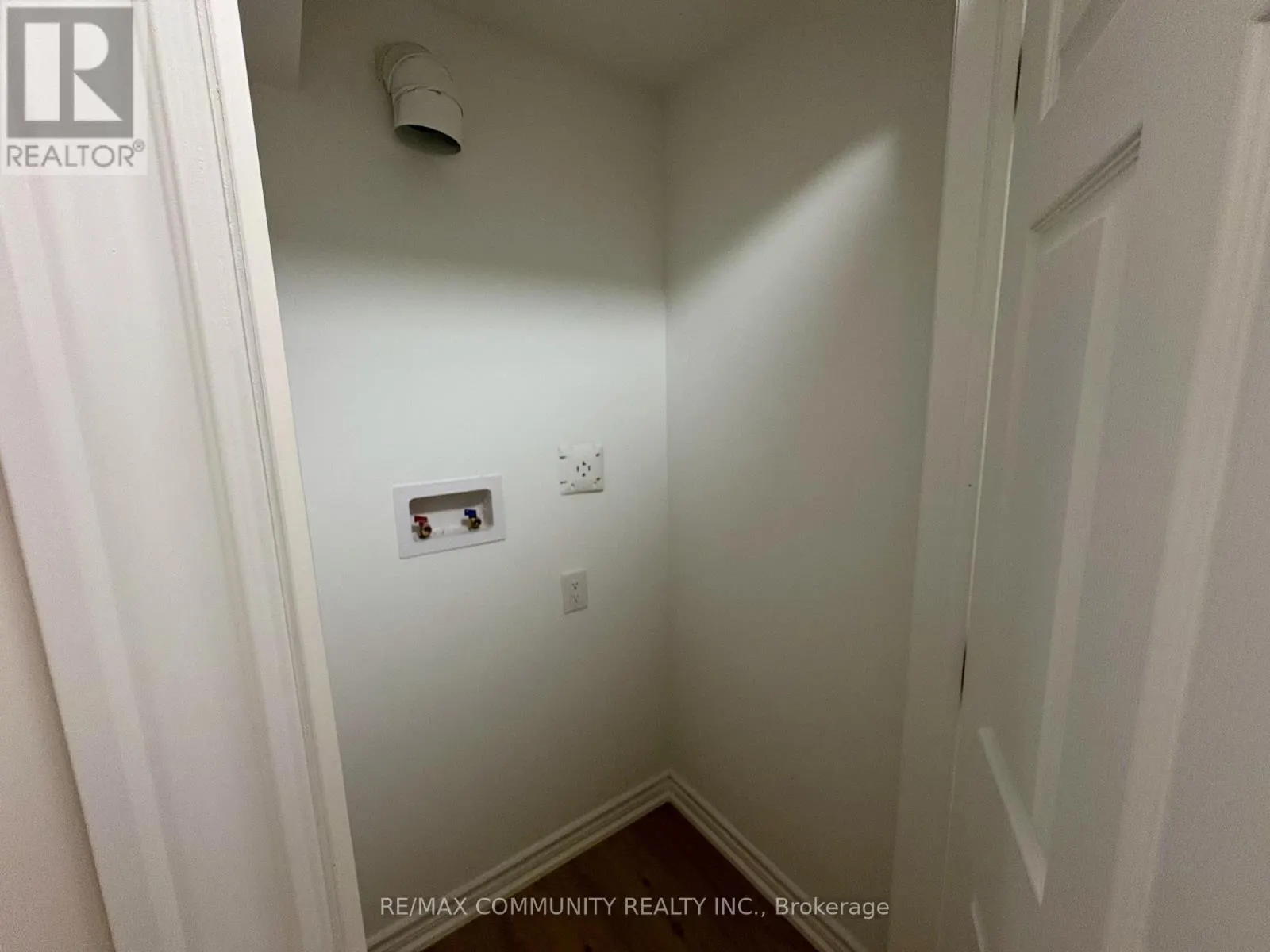 BASEMENT B - 34 COPPARD AVENUE