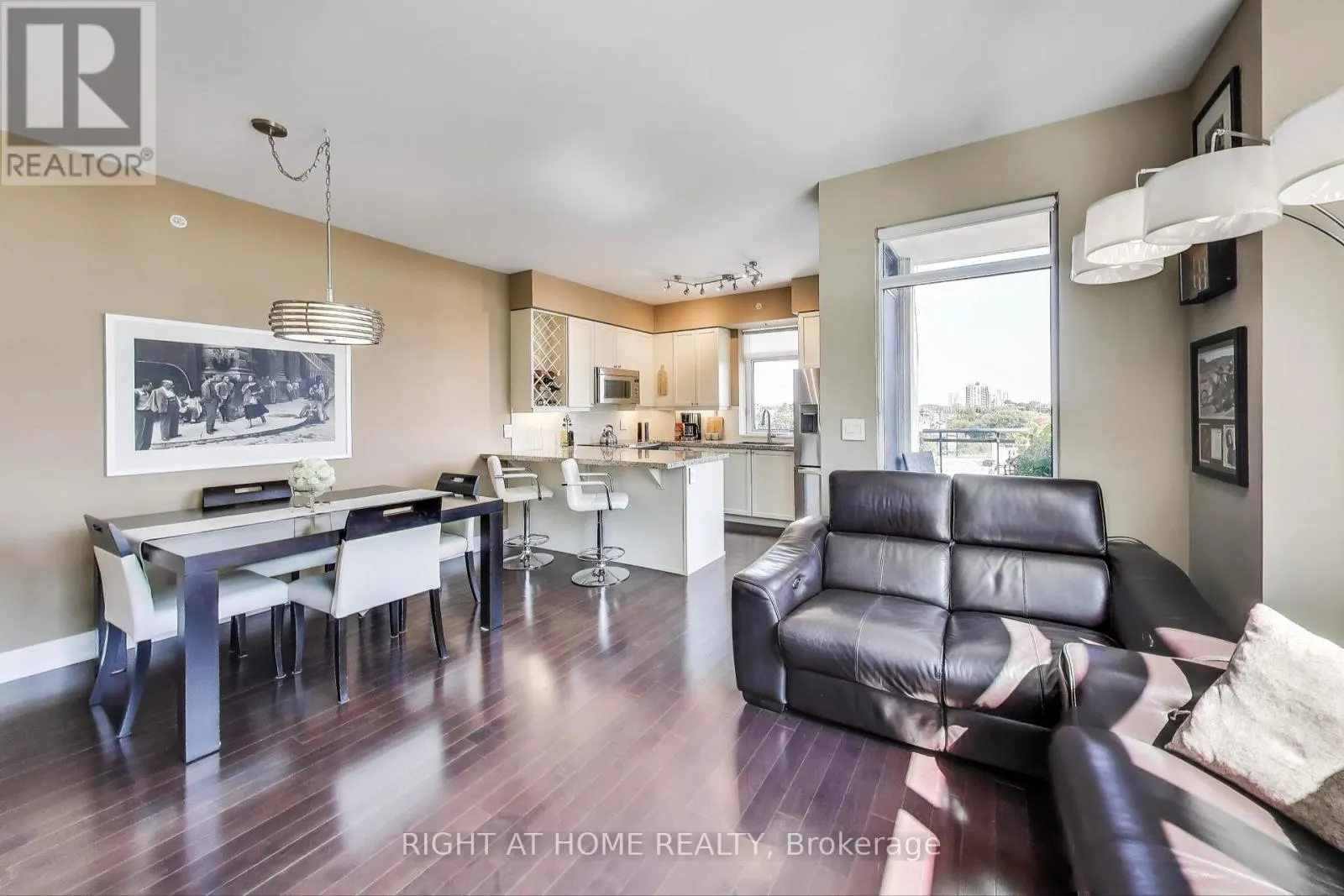 317 - 12 WOODSTREAM BOULEVARD