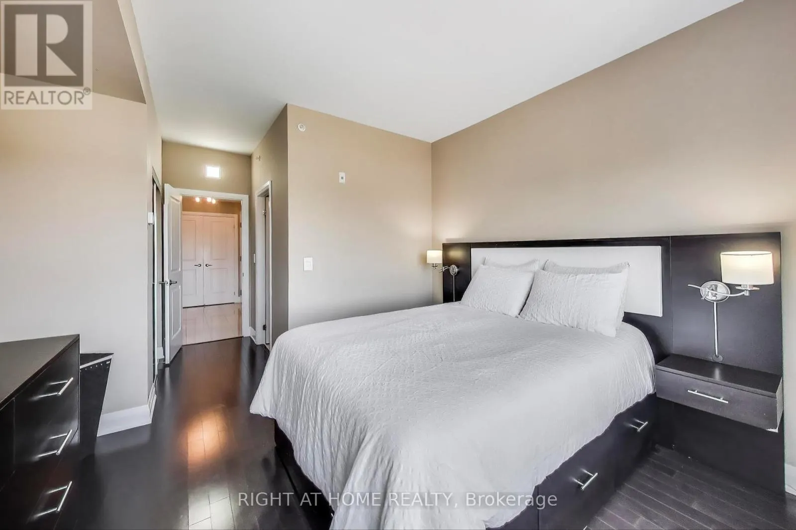 317 - 12 WOODSTREAM BOULEVARD
