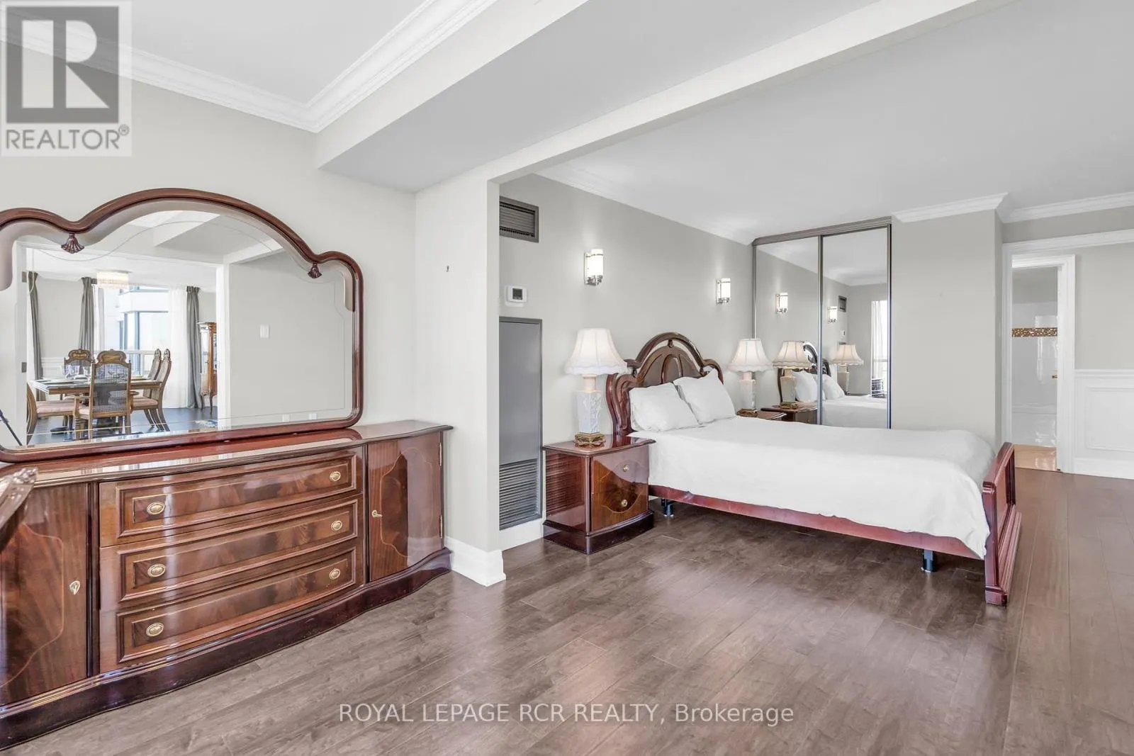 1607 - 1 CLARK AVENUE W