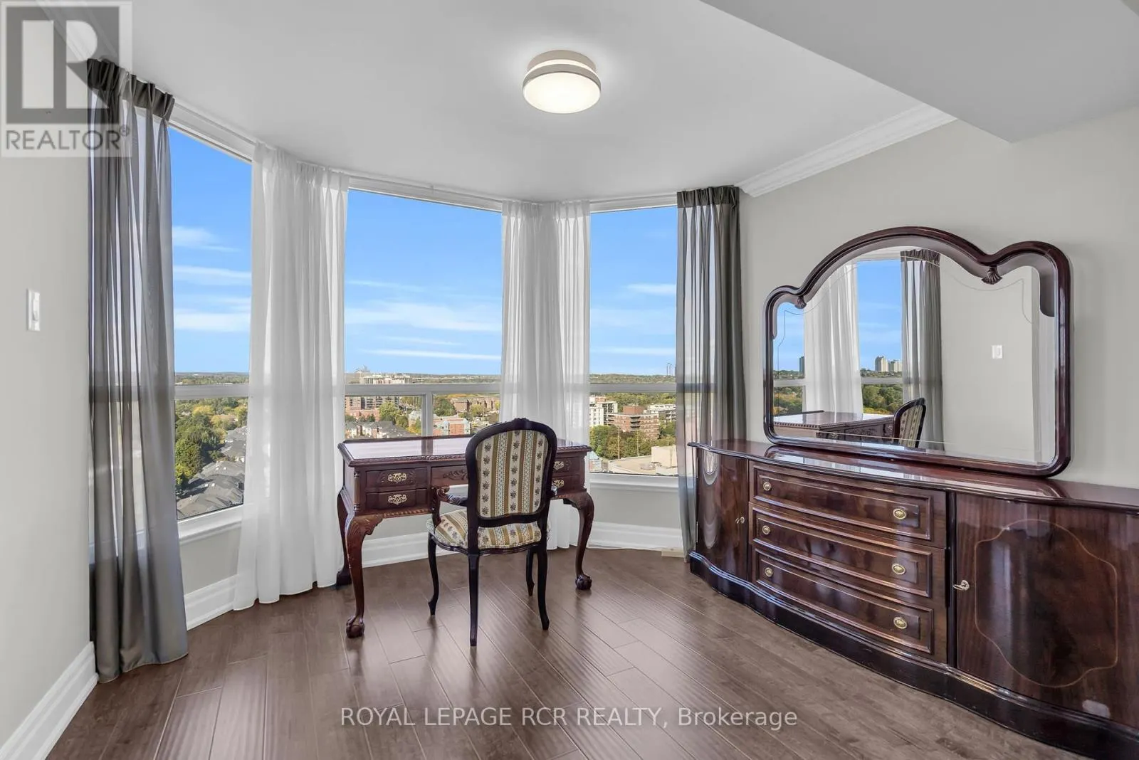 1607 - 1 CLARK AVENUE W