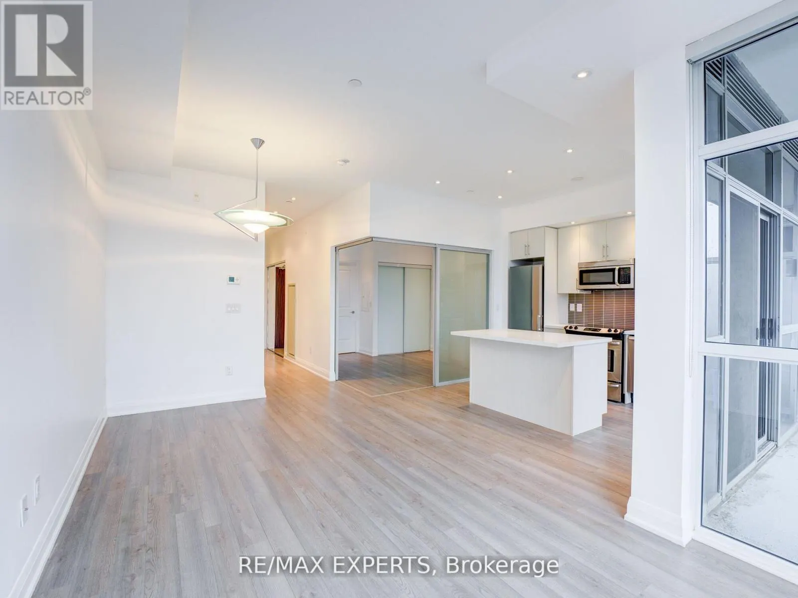 231 - 8763 BAYVIEW AVENUE W