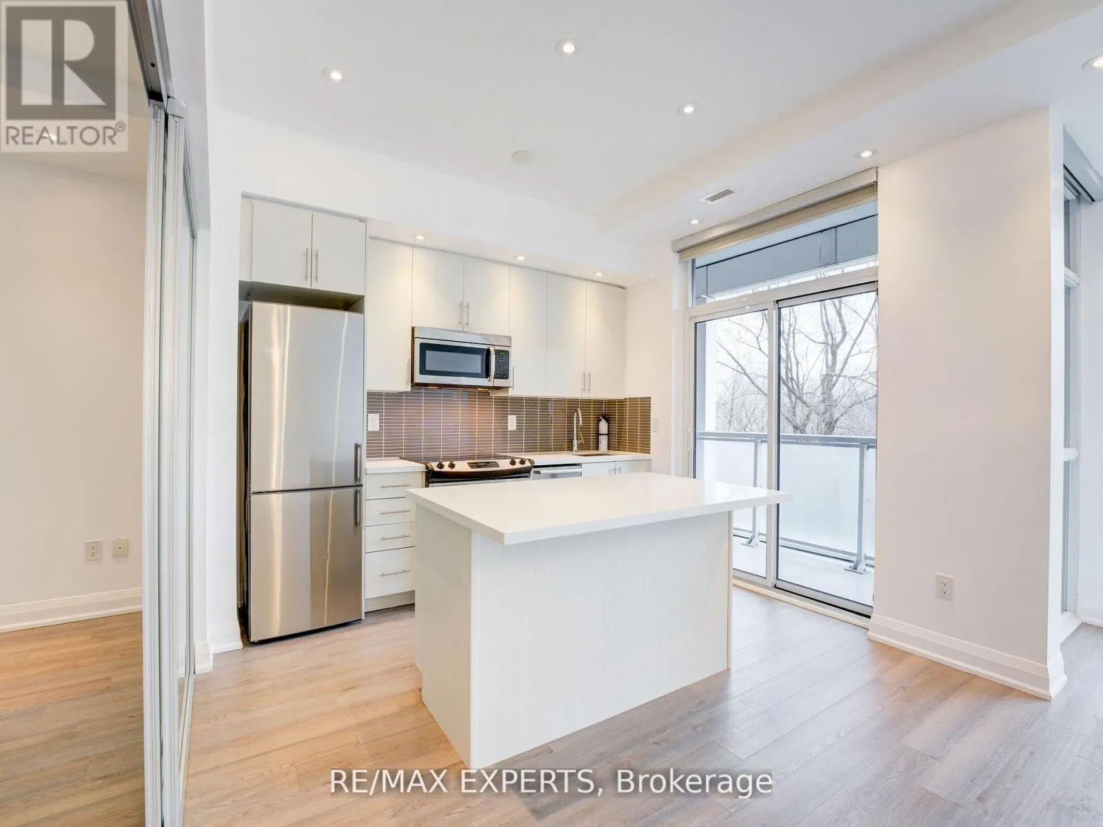 231 - 8763 BAYVIEW AVENUE W