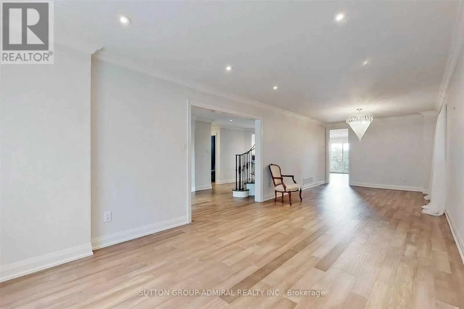 15 DUNDURN CRESCENT