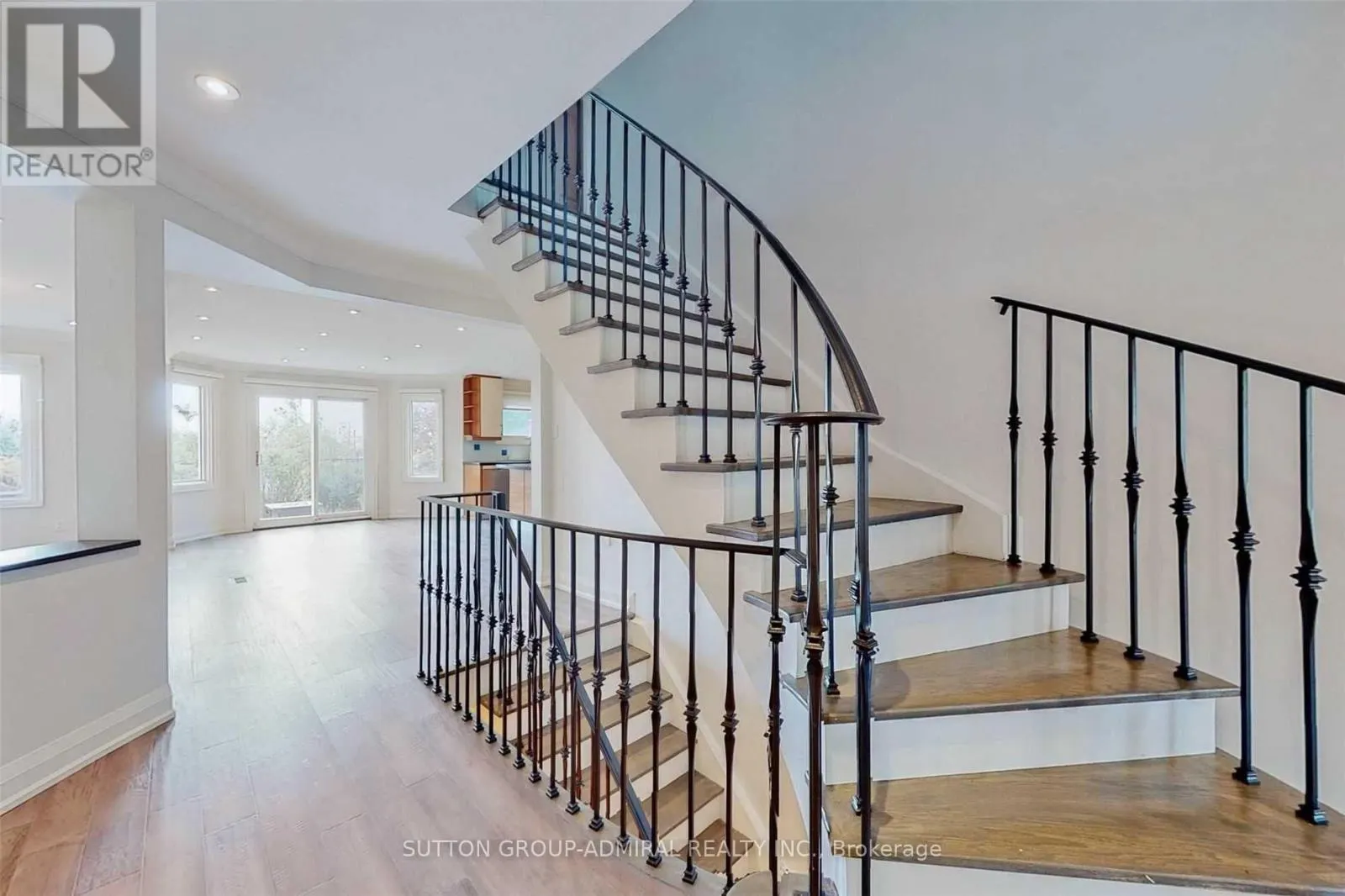 15 DUNDURN CRESCENT