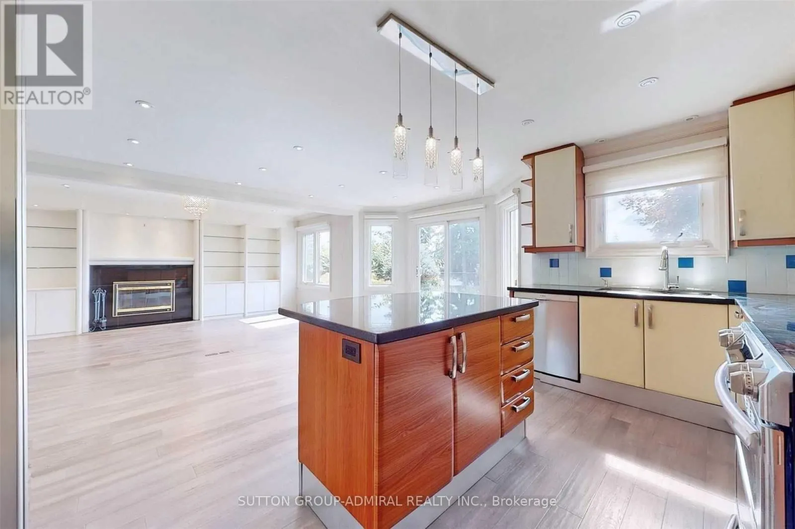 15 DUNDURN CRESCENT