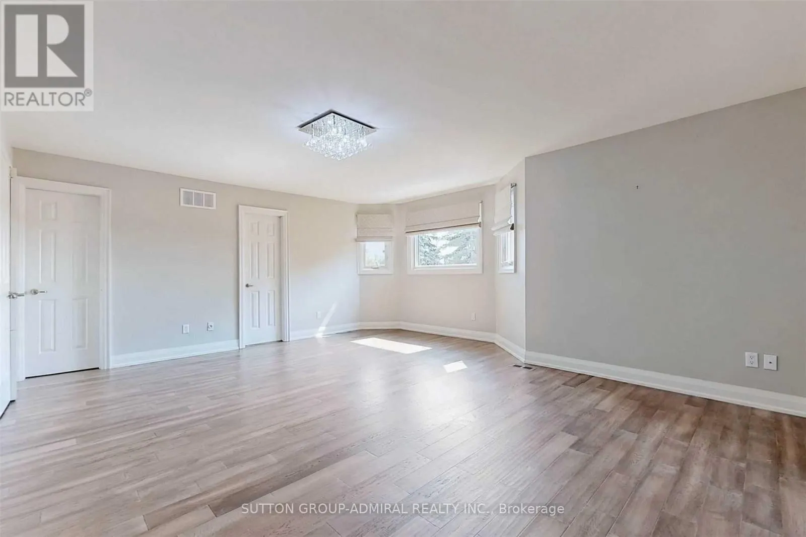 15 DUNDURN CRESCENT