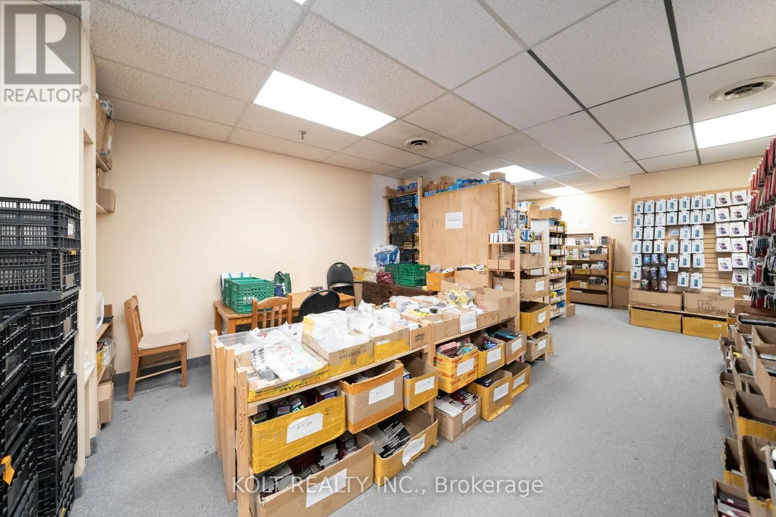 25 - 300 ESNA PARK DRIVE