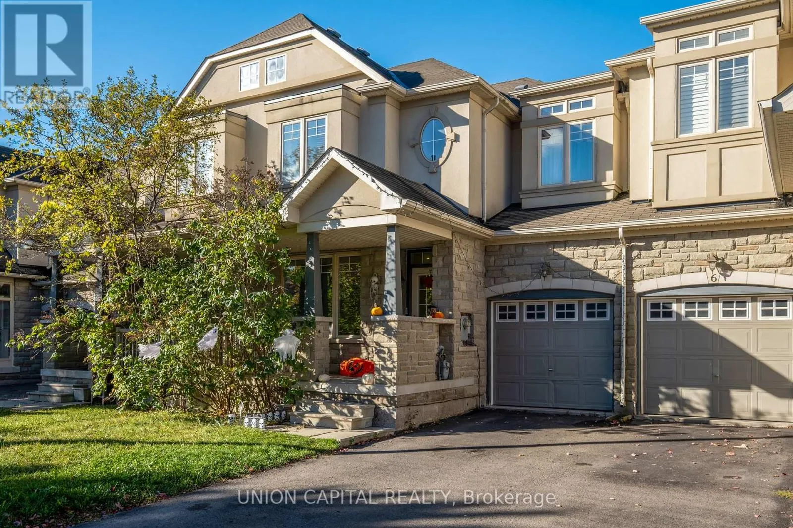 8 STOOKES CRESCENT