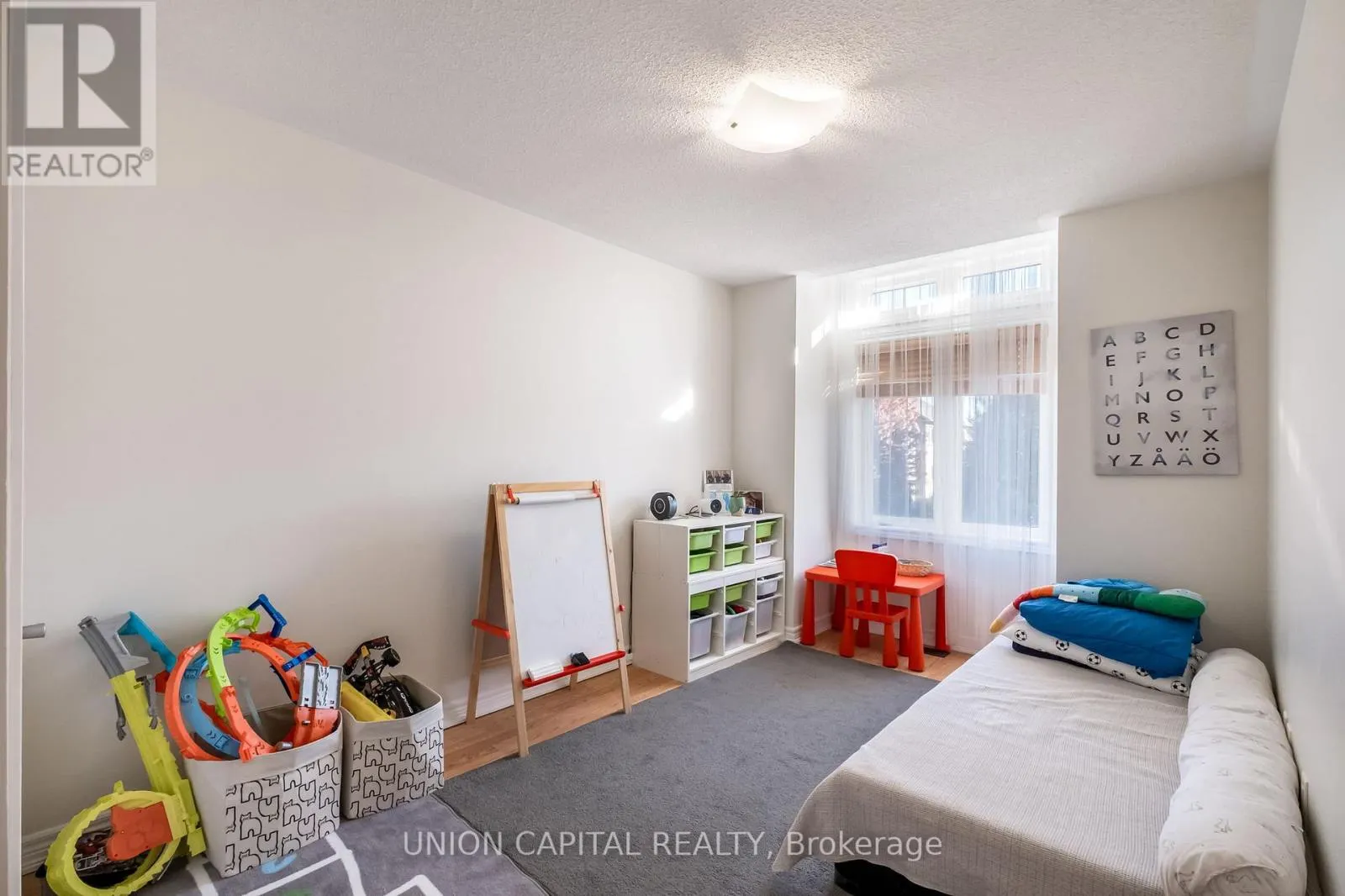 8 STOOKES CRESCENT