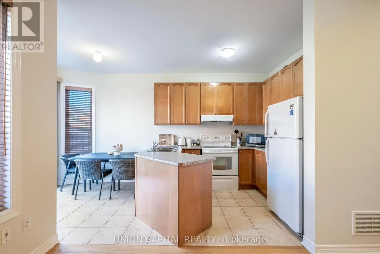 8 STOOKES CRESCENT