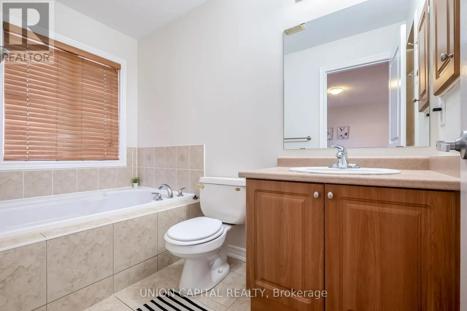 8 STOOKES CRESCENT