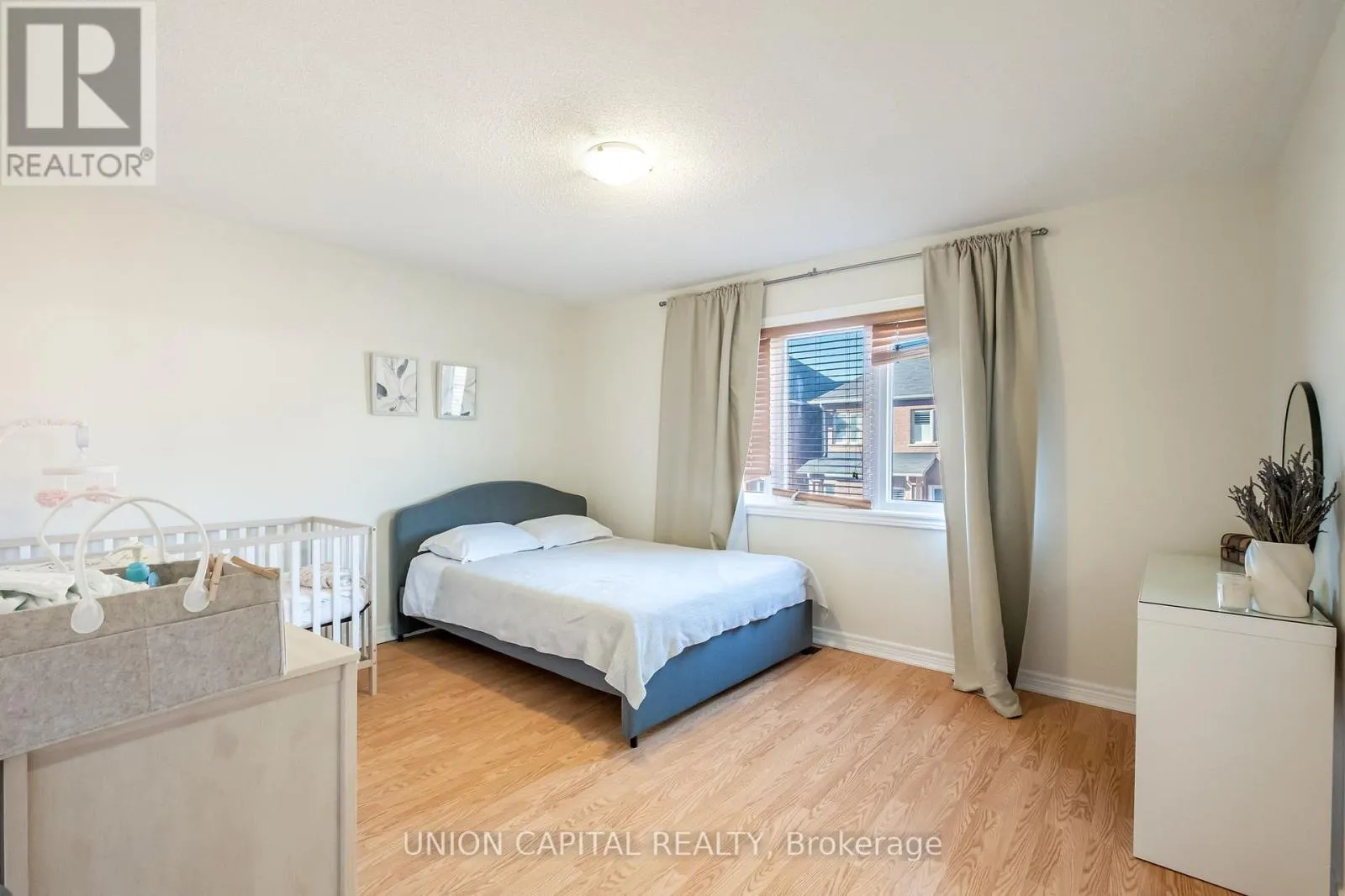 8 STOOKES CRESCENT