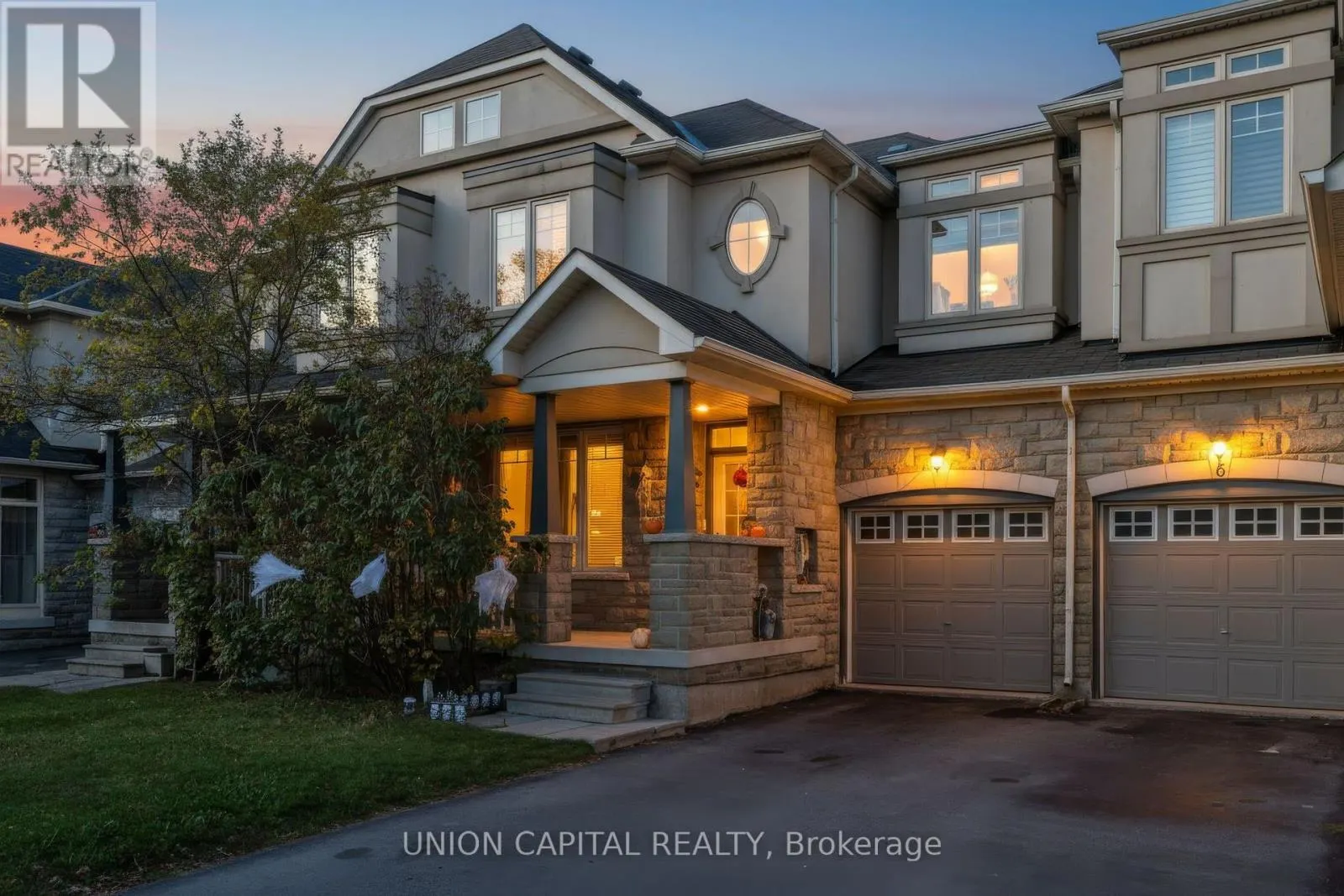 8 STOOKES CRESCENT
