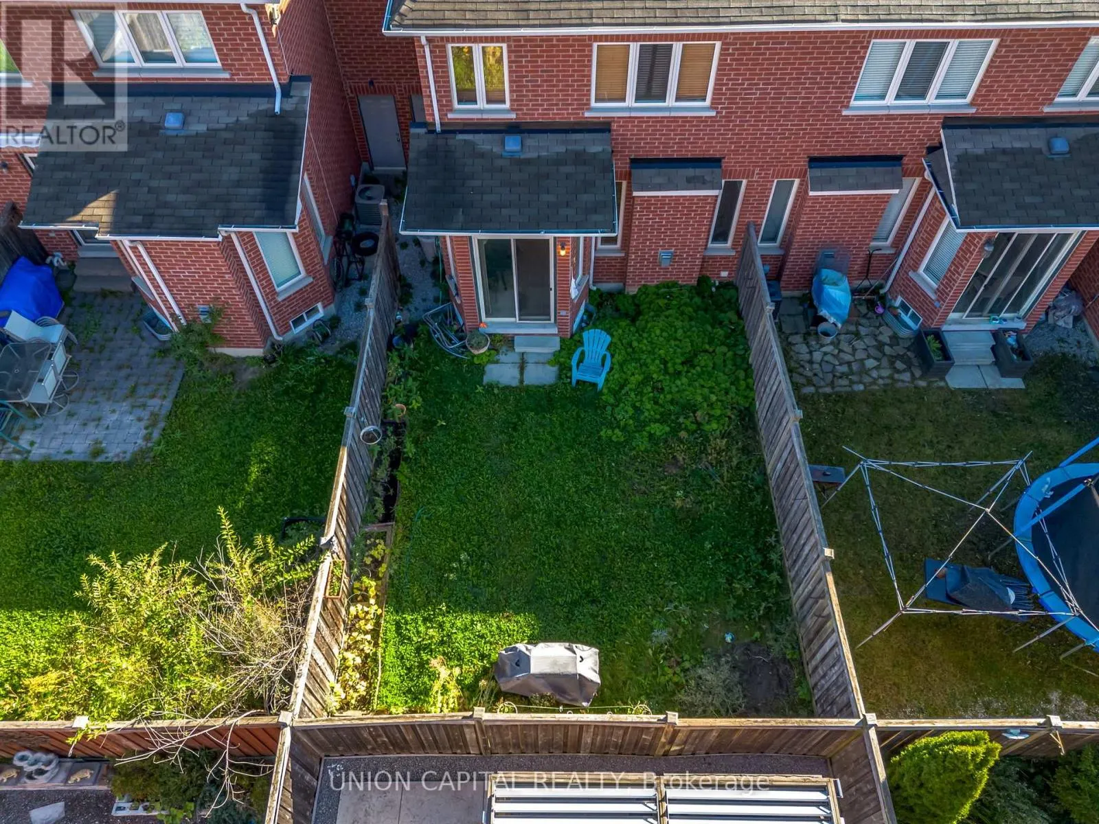 8 STOOKES CRESCENT