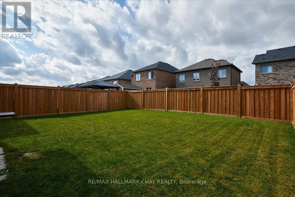 1433 MCROBERTS CRESCENT