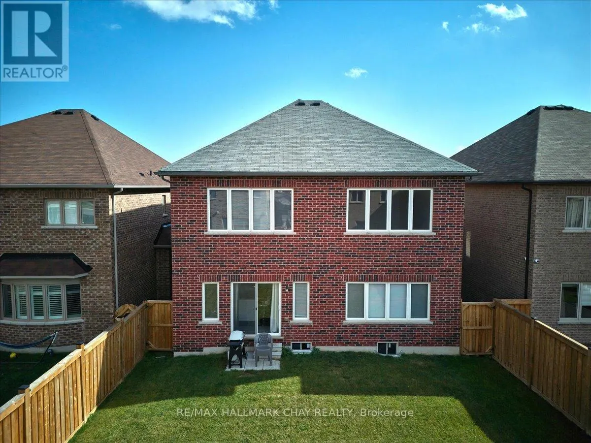 1433 MCROBERTS CRESCENT