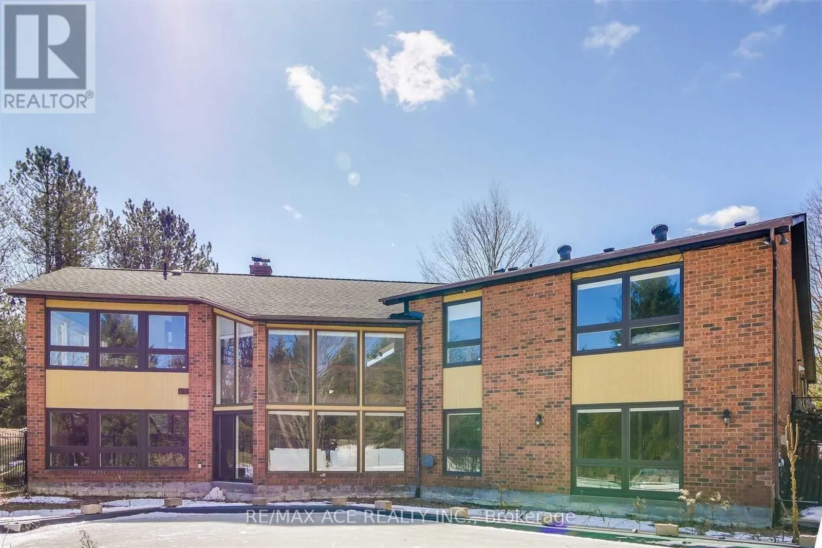 5 ISLAND COURT