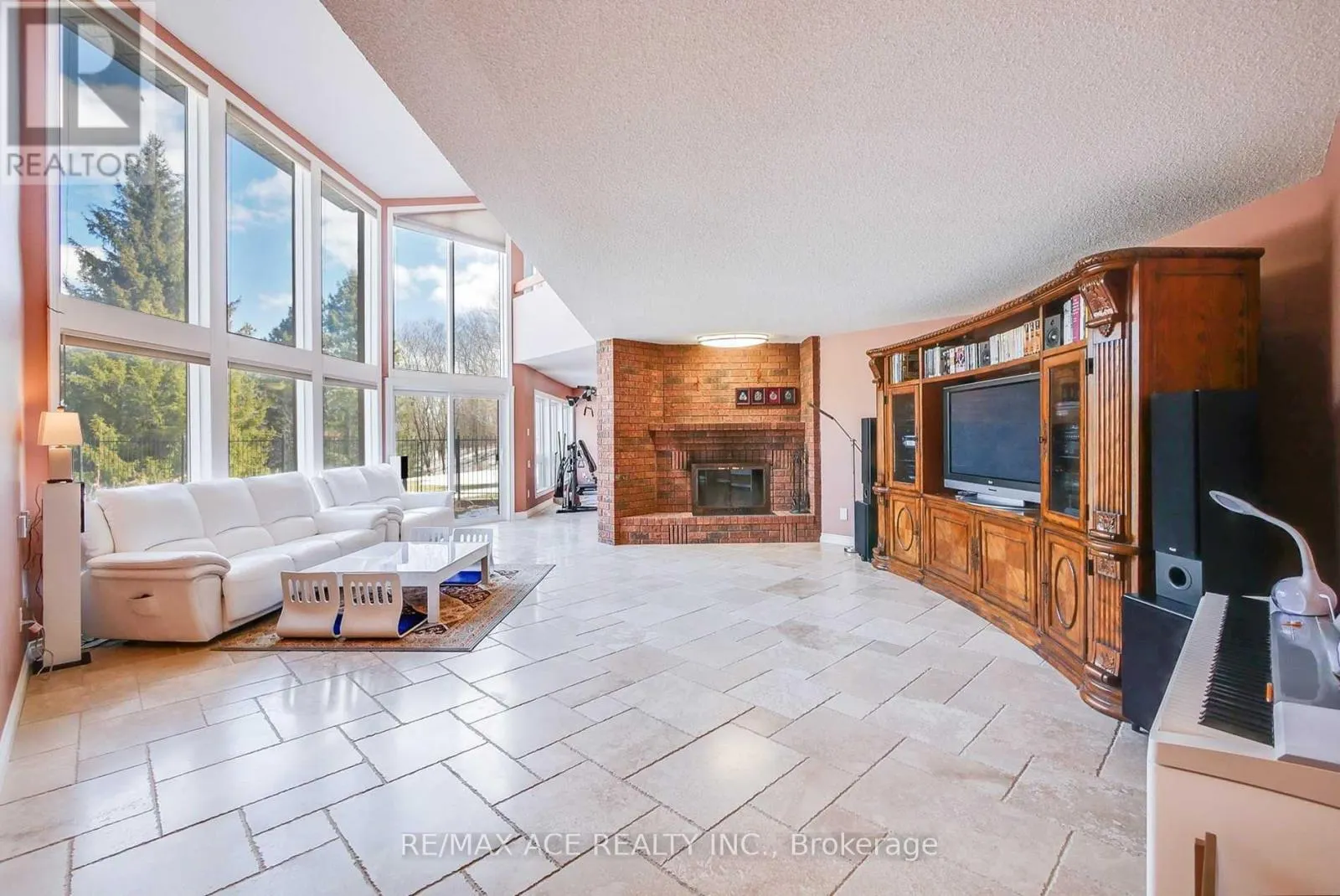 5 ISLAND COURT