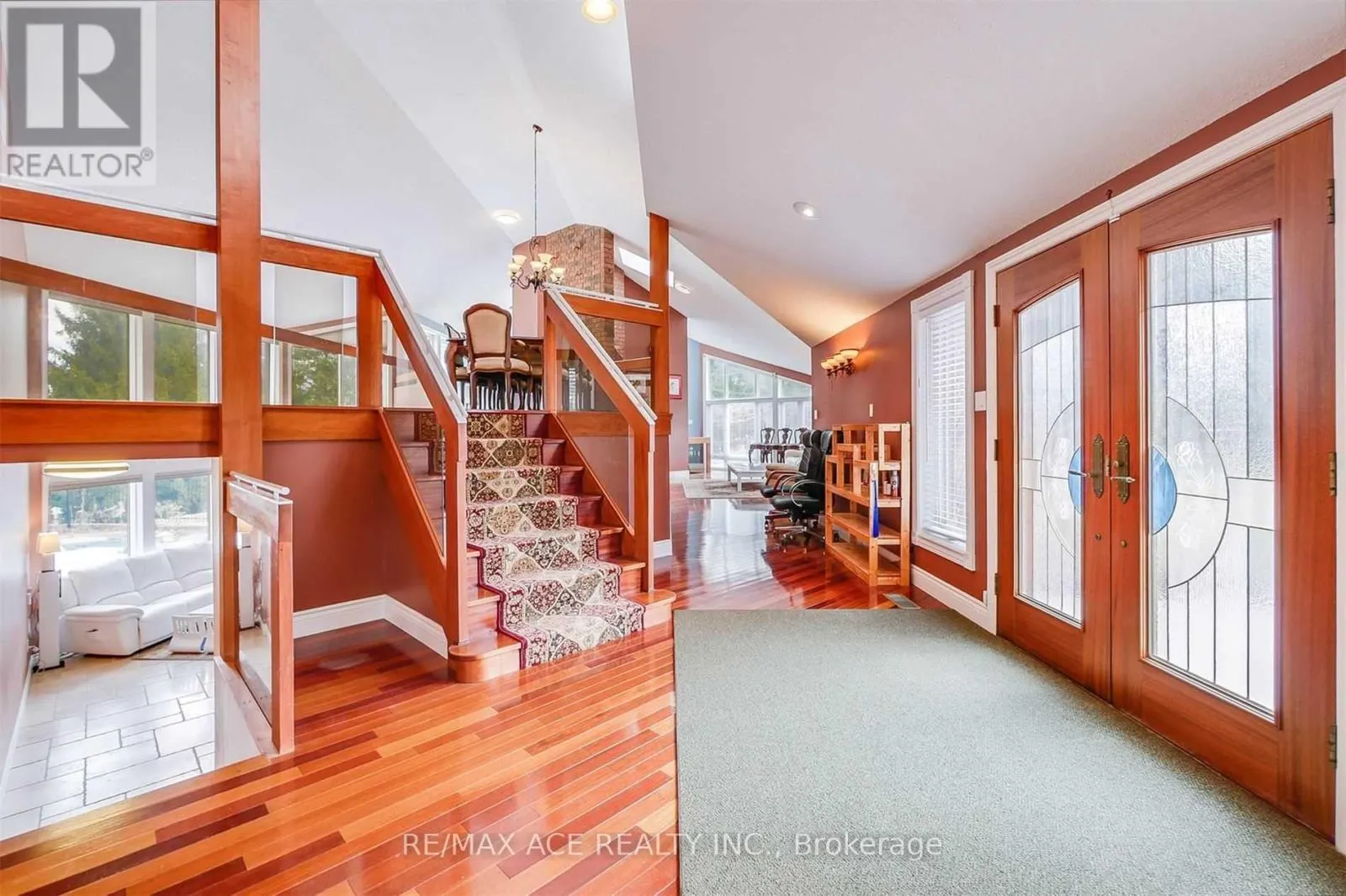 5 ISLAND COURT