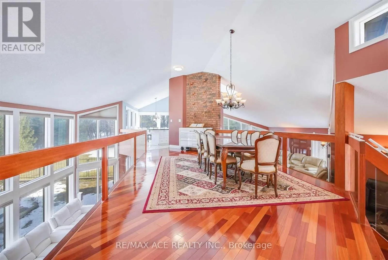 5 ISLAND COURT