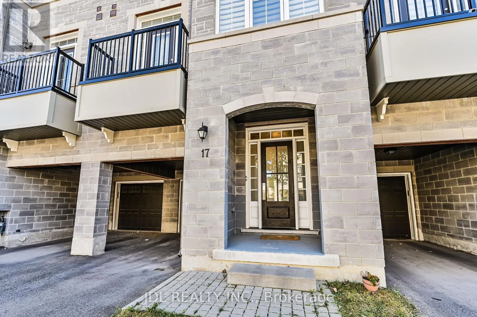 17 THOMAS FOSTER STREET