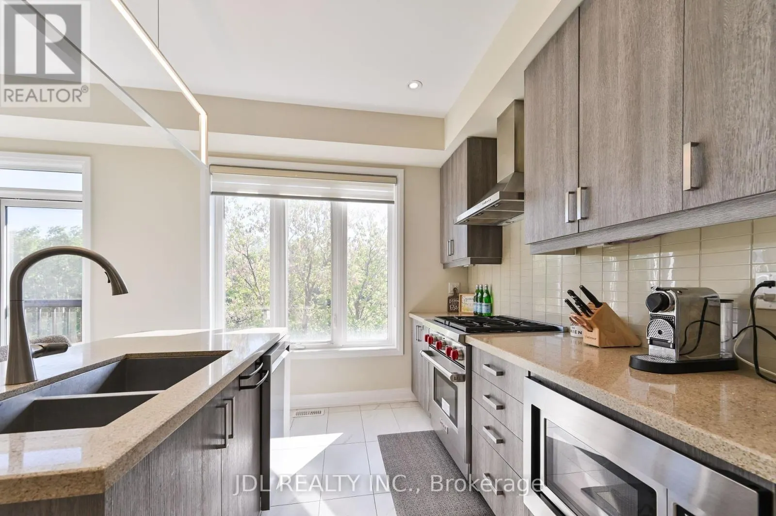 17 THOMAS FOSTER STREET