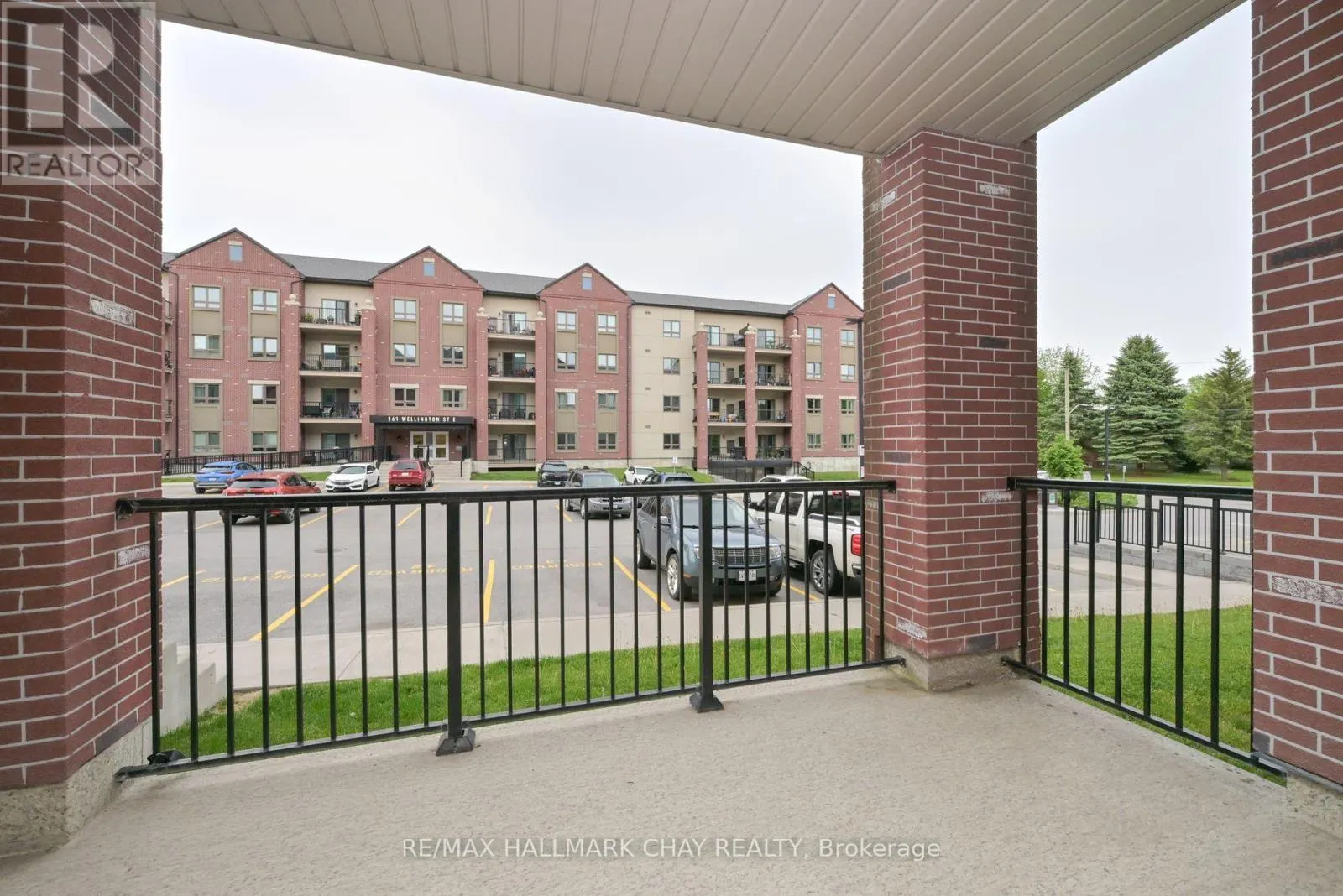 109 - 157 WELLINGTON STREET E