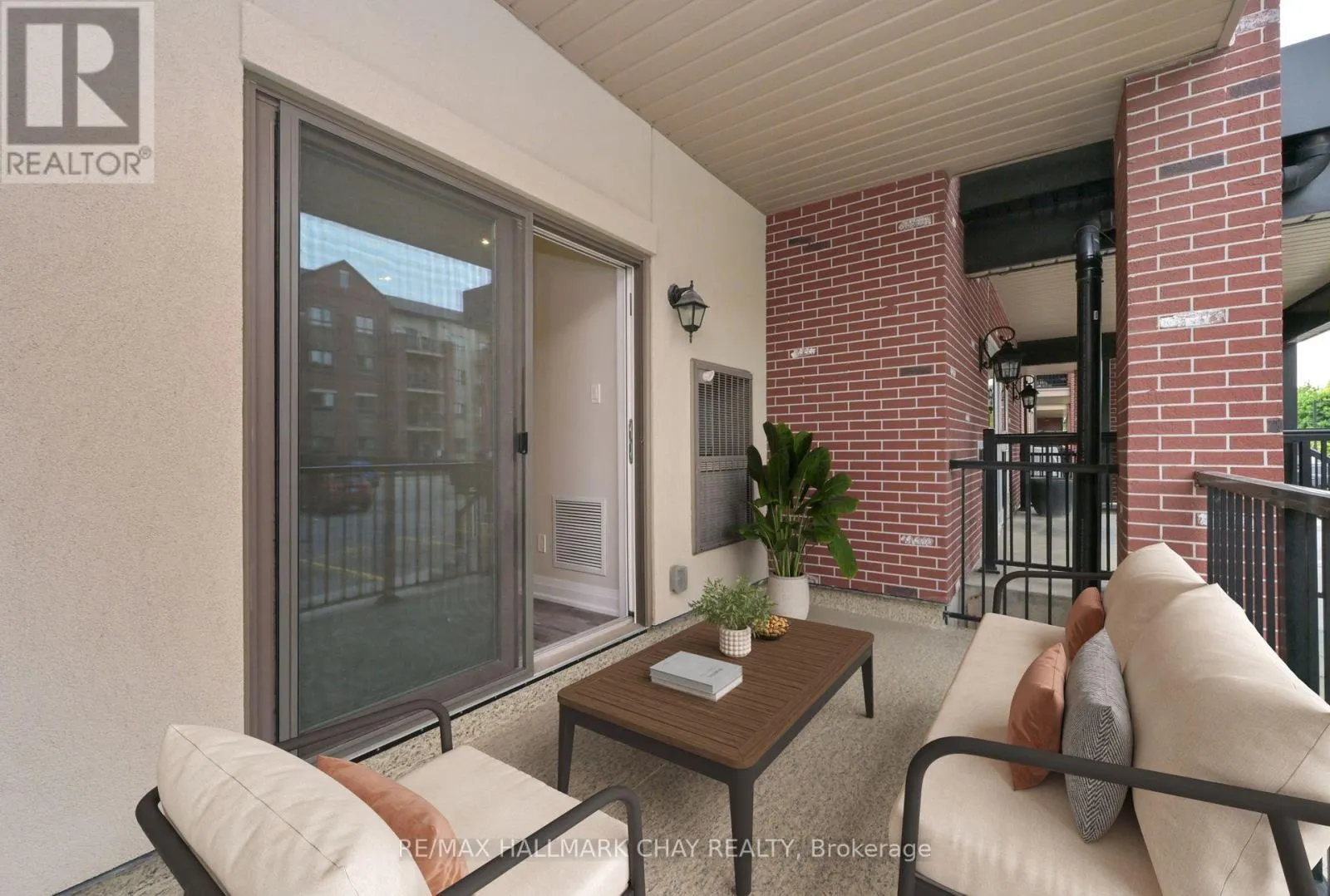 109 - 157 WELLINGTON STREET E