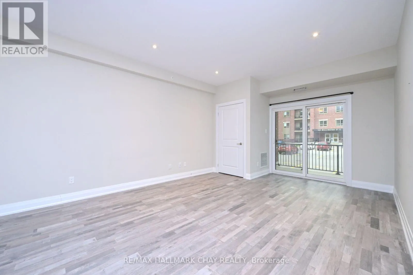 109 - 157 WELLINGTON STREET E