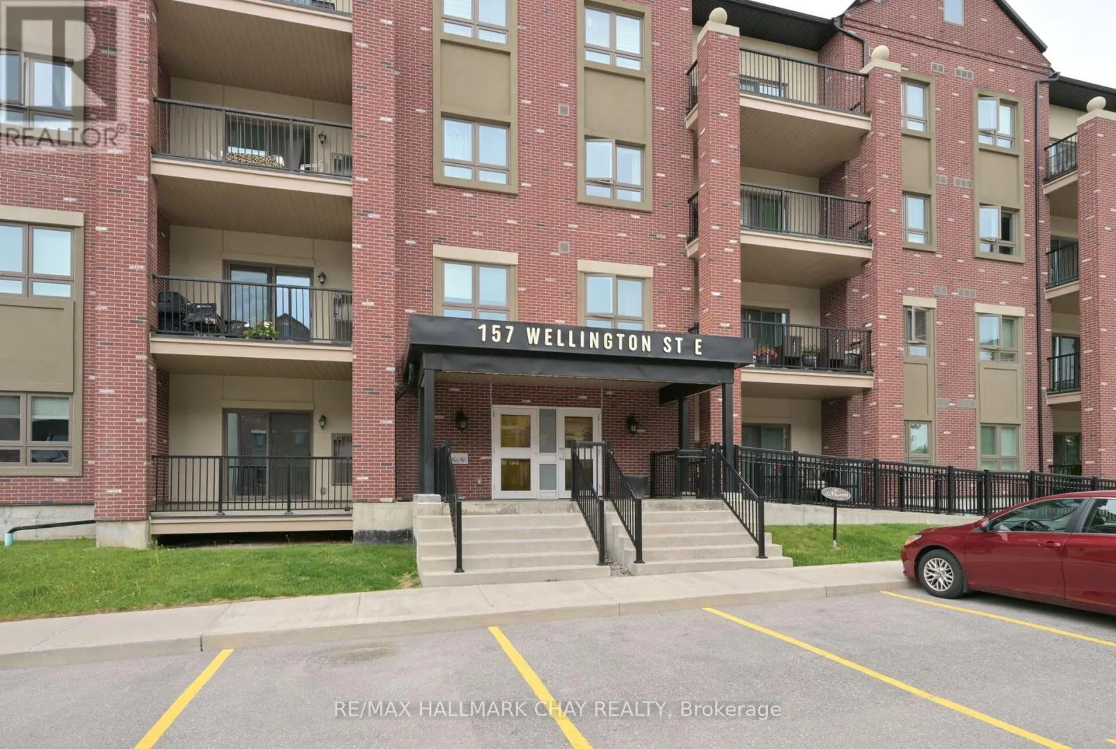 109 - 157 WELLINGTON STREET E