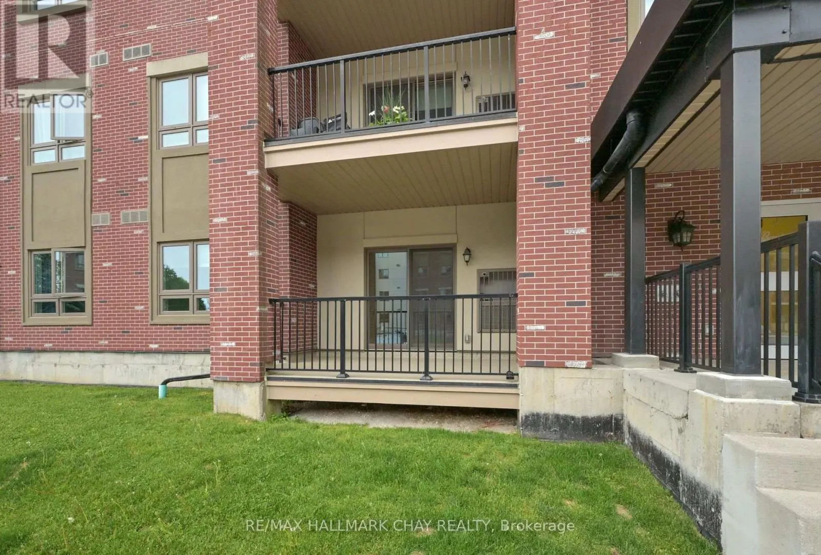 109 - 157 WELLINGTON STREET E