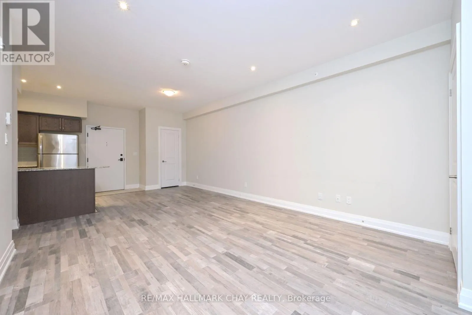 109 - 157 WELLINGTON STREET E