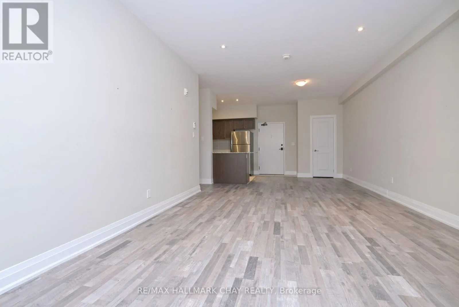 109 - 157 WELLINGTON STREET E