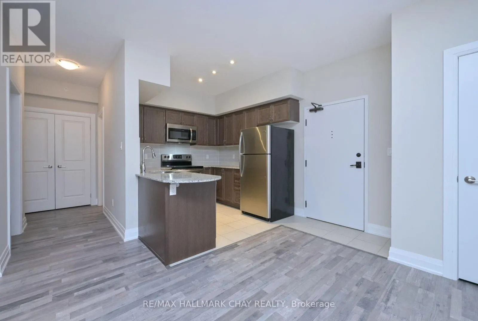 109 - 157 WELLINGTON STREET E