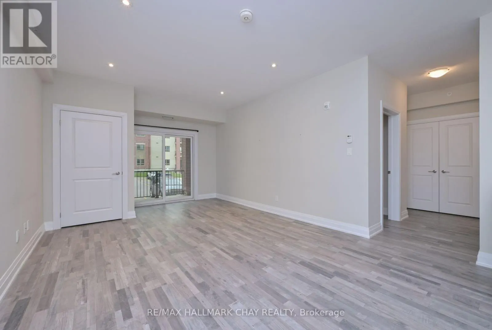 109 - 157 WELLINGTON STREET E
