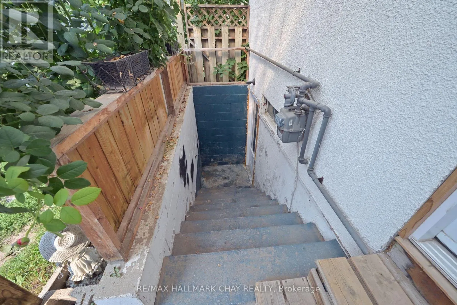 116 KING STREET S